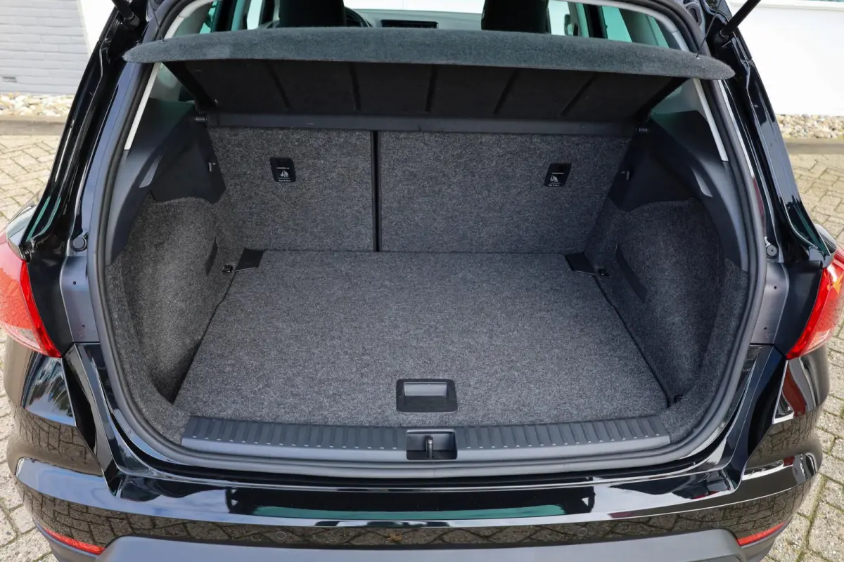 1.0 EcoTSI 115pk Style Business Connect | Parkeersensor | Stoelverwarming | LM Velgen 18"