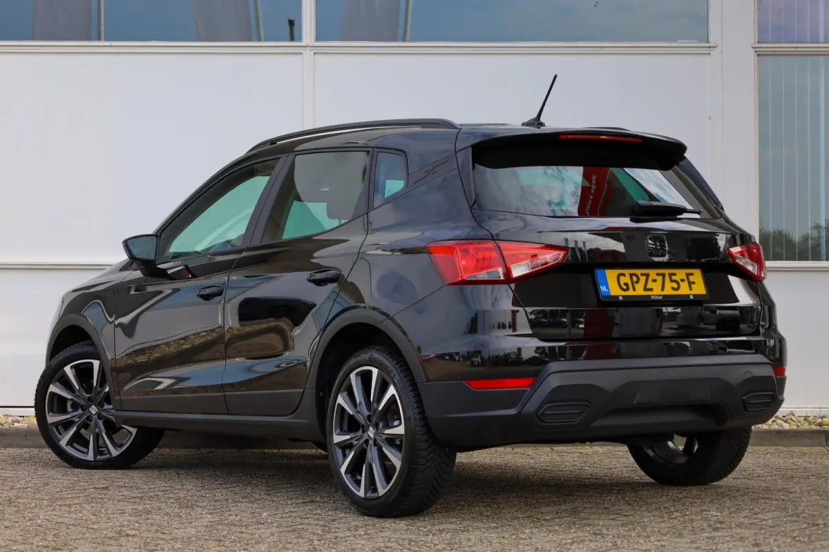 1.0 EcoTSI 115pk Style Business Connect | Parkeersensor | Stoelverwarming | LM Velgen 18"
