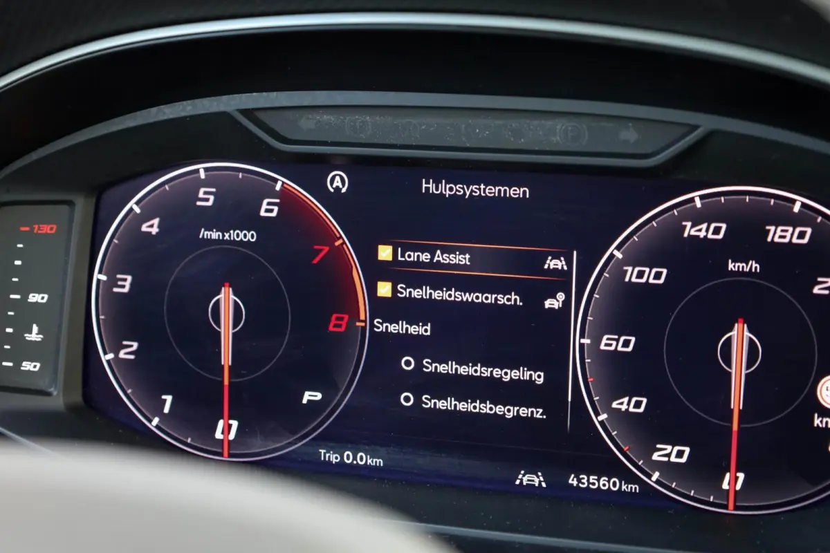 1.0 EcoTSI 115pk Style Business Connect | Parkeersensor | Stoelverwarming | LM Velgen 18"