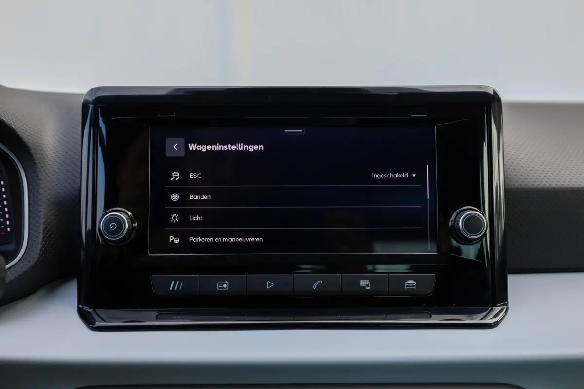 1.0 EcoTSI 115pk Style Business Connect | Parkeersensor | Stoelverwarming | LM Velgen 18"