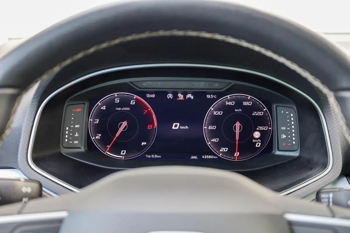 1.0 EcoTSI 115pk Style Business Connect | Parkeersensor | Stoelverwarming | LM Velgen 18"