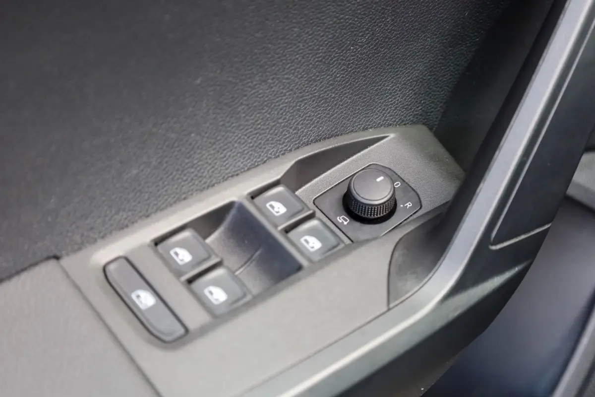 1.0 EcoTSI 115pk Style Business Connect | Parkeersensor | Stoelverwarming | LM Velgen 18"