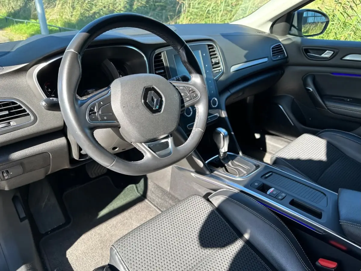 1.2 TCe Bose Dealer onderhouden! | Automaat | BOSE! | Rijk Uitgerust! | Clima | Cruise | LMV |  | Airco (automatisch) | Audio installatie premium | Boordcomputer