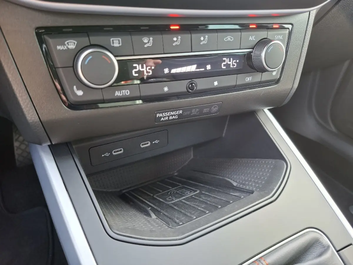 1.0 TSI 110pk FR * Navigatie * Camera * Stoelverwarming * Adaptieve Cruise Control *
