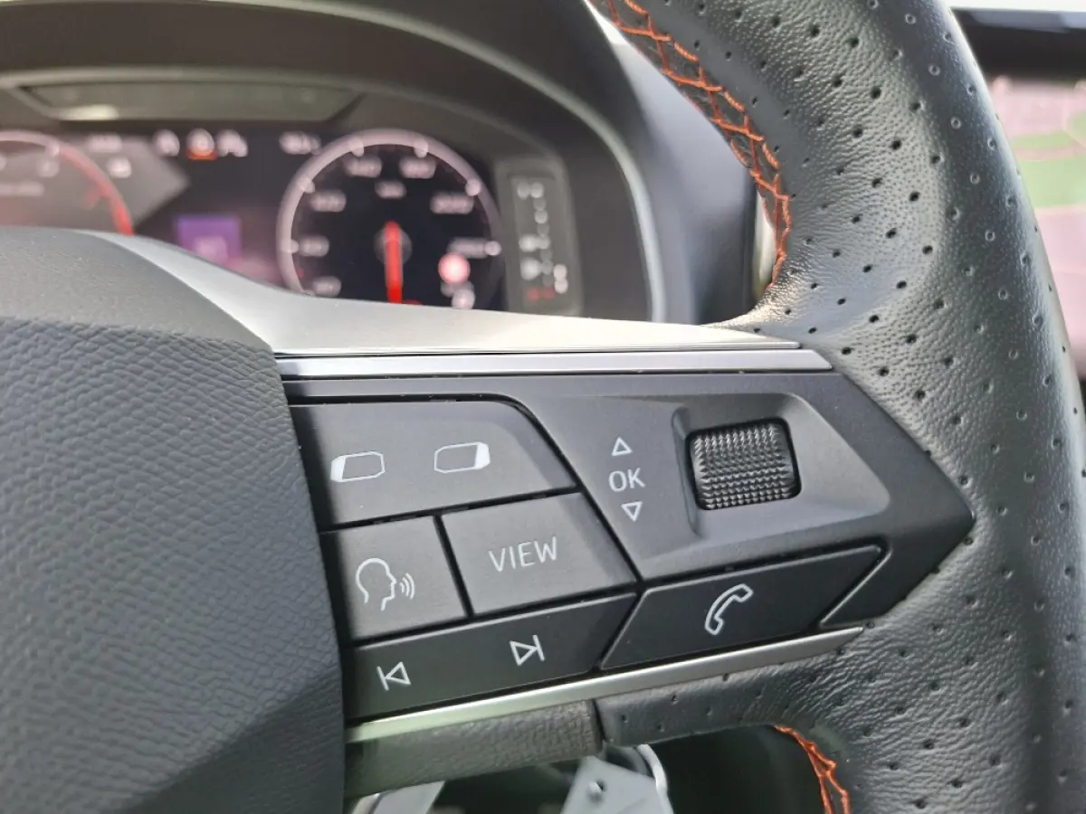 1.0 TSI 110pk FR * Navigatie * Camera * Stoelverwarming * Adaptieve Cruise Control *