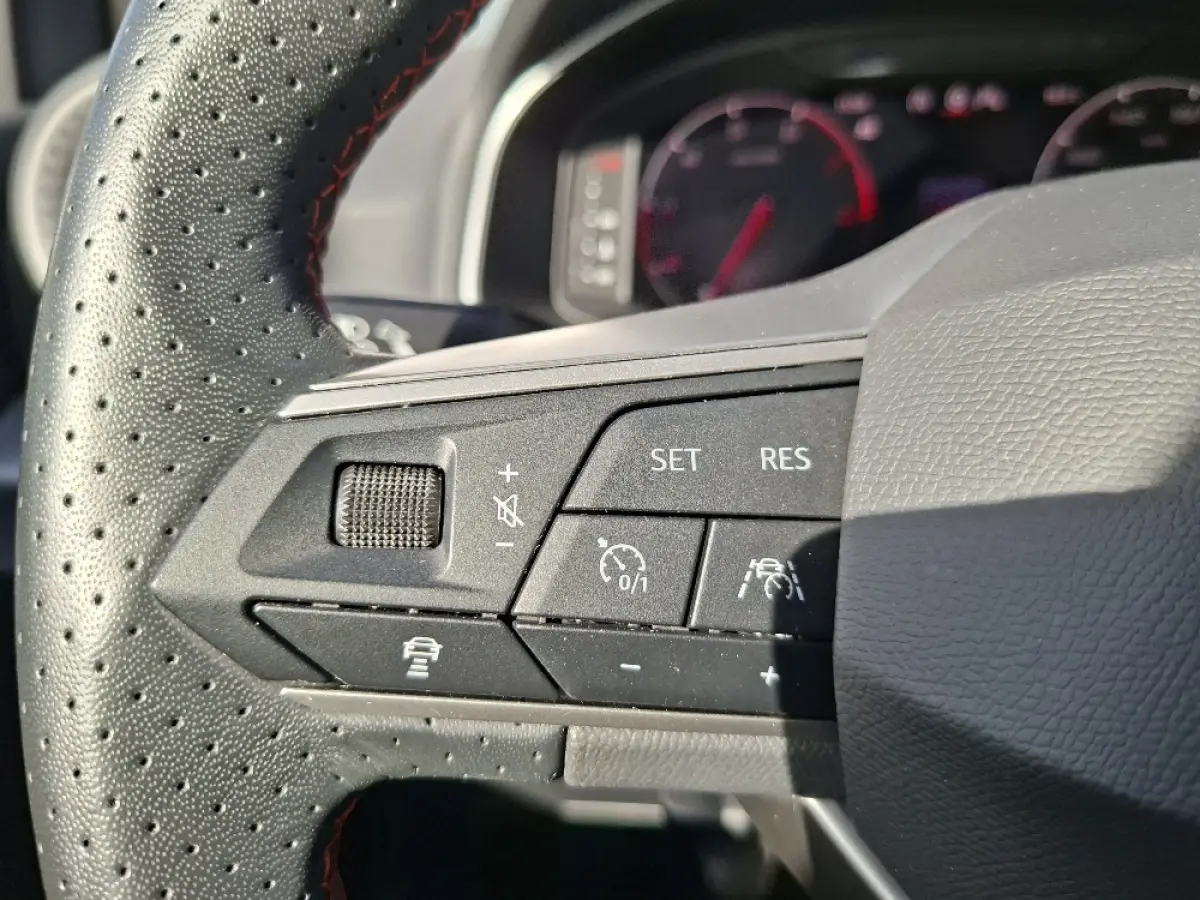 1.0 TSI 110pk FR * Navigatie * Camera * Stoelverwarming * Adaptieve Cruise Control *