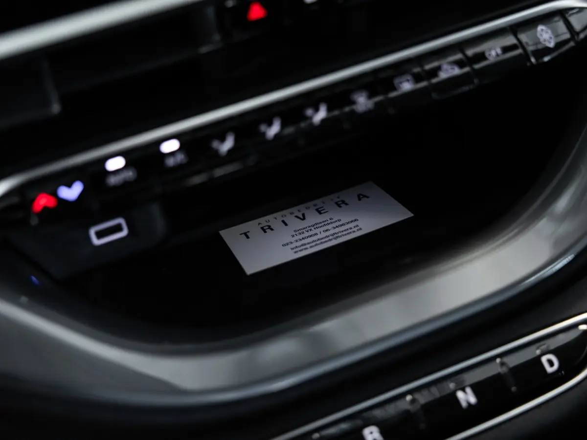 Urban 24 kWh l SoH 94% l AUT. l Keyless l Virtueel cockpit l CARPLAY l BTW auto l 1ste. eig. l Dealer onderh. l ALS NIEUW