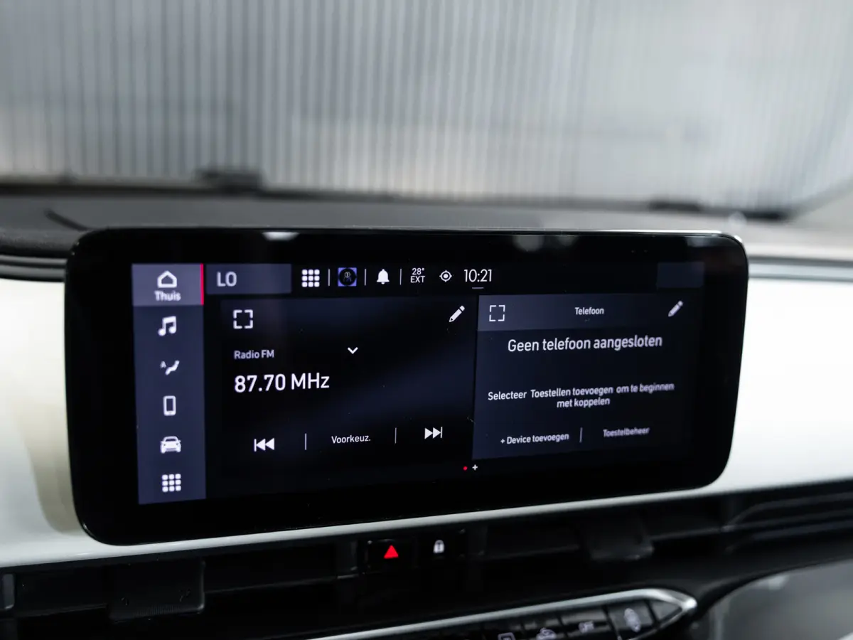 Urban 24 kWh l SoH 94% l AUT. l Keyless l Virtueel cockpit l CARPLAY l BTW auto l 1ste. eig. l Dealer onderh. l ALS NIEUW
