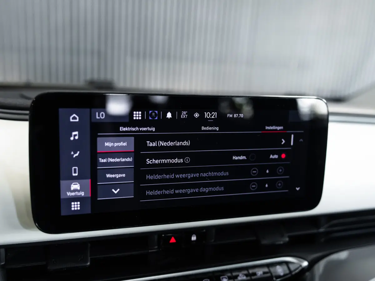 Urban 24 kWh l SoH 94% l AUT. l Keyless l Virtueel cockpit l CARPLAY l BTW auto l 1ste. eig. l Dealer onderh. l ALS NIEUW