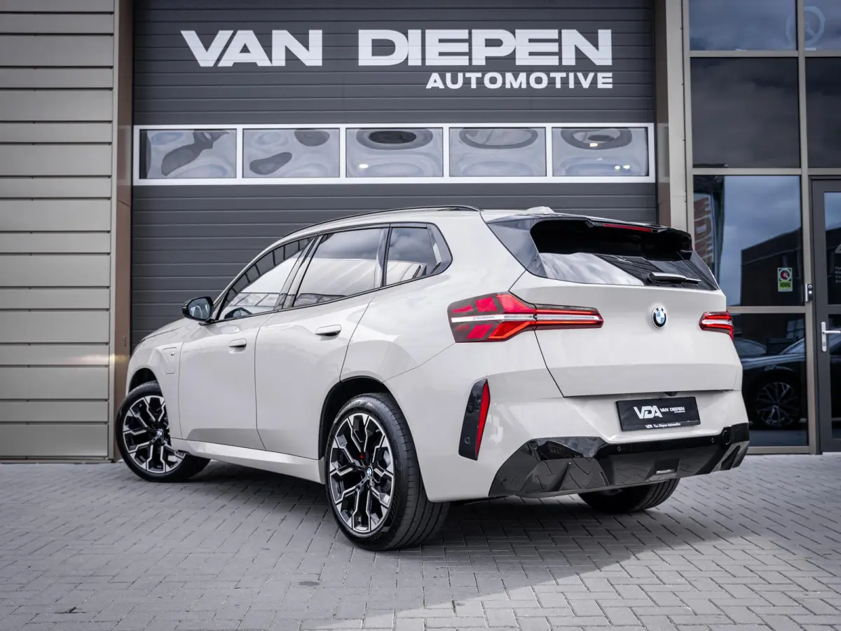 30e xDrive M-Sport l Dune Grey l Pano l Trekhaak l 360cam