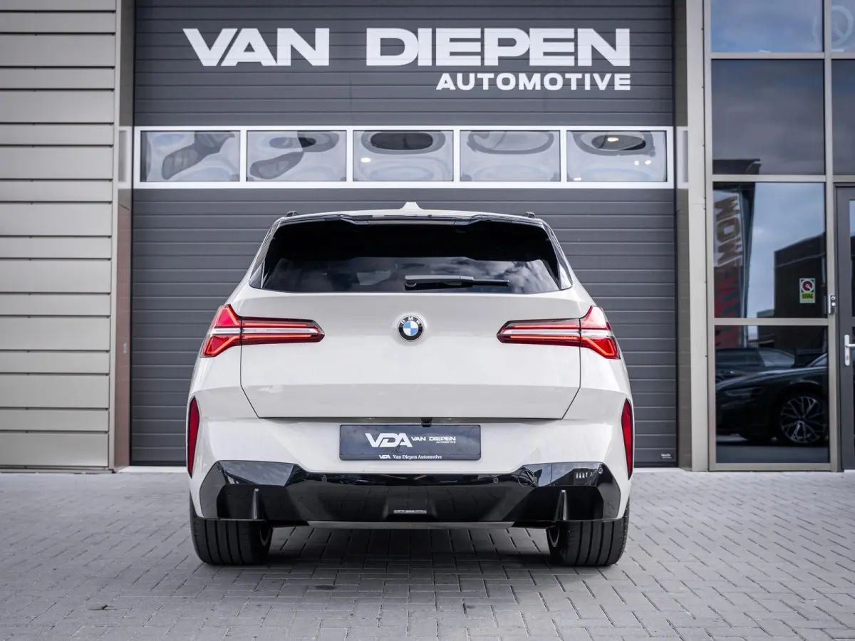 30e xDrive M-Sport l Dune Grey l Pano l Trekhaak l 360cam