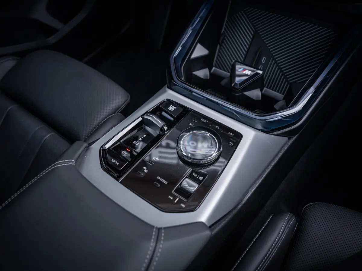 30e xDrive M-Sport l Dune Grey l Pano l Trekhaak l 360cam