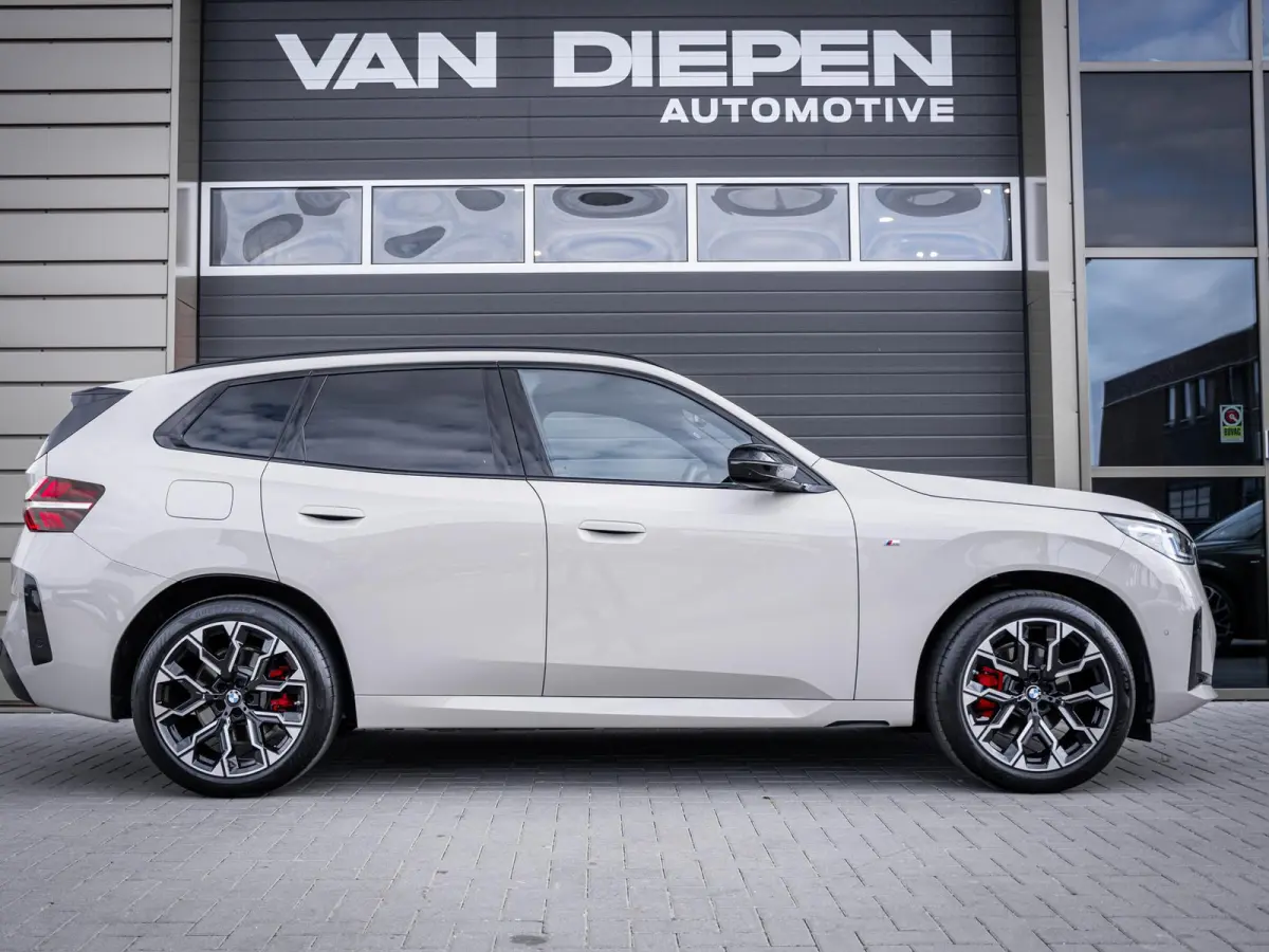 30e xDrive M-Sport l Dune Grey l Pano l Trekhaak l 360cam