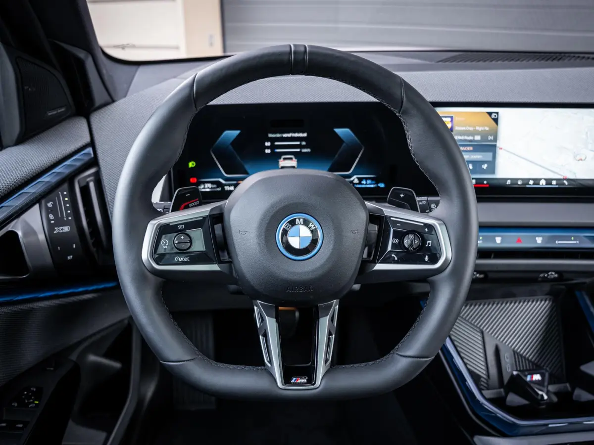 30e xDrive M-Sport l Dune Grey l Pano l Trekhaak l 360cam