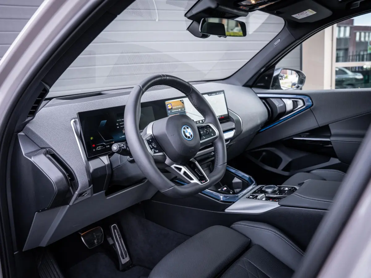 30e xDrive M-Sport l Dune Grey l Pano l Trekhaak l 360cam