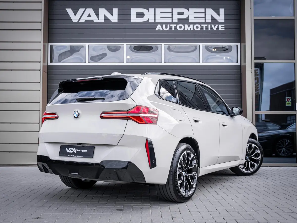 30e xDrive M-Sport l Dune Grey l Pano l Trekhaak l 360cam