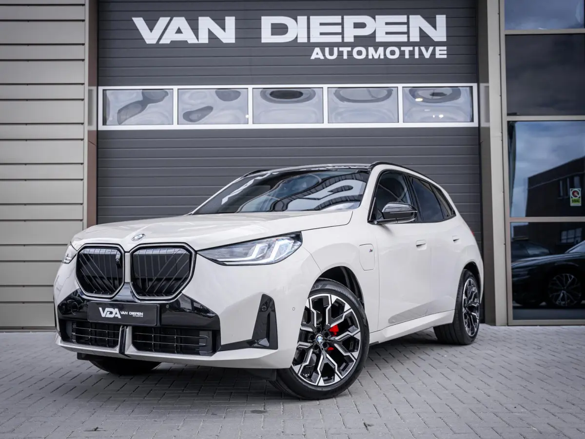 30e xDrive M-Sport l Dune Grey l Pano l Trekhaak l 360cam