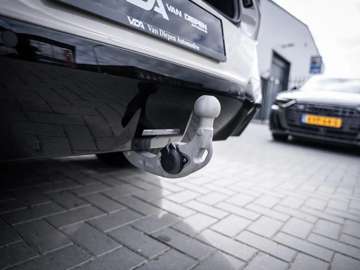 30e xDrive M-Sport l Dune Grey l Pano l Trekhaak l 360cam