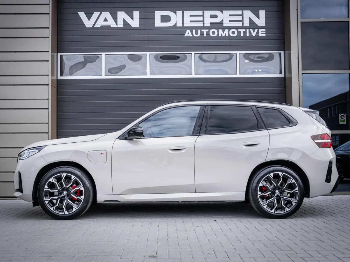 30e xDrive M-Sport l Dune Grey l Pano l Trekhaak l 360cam