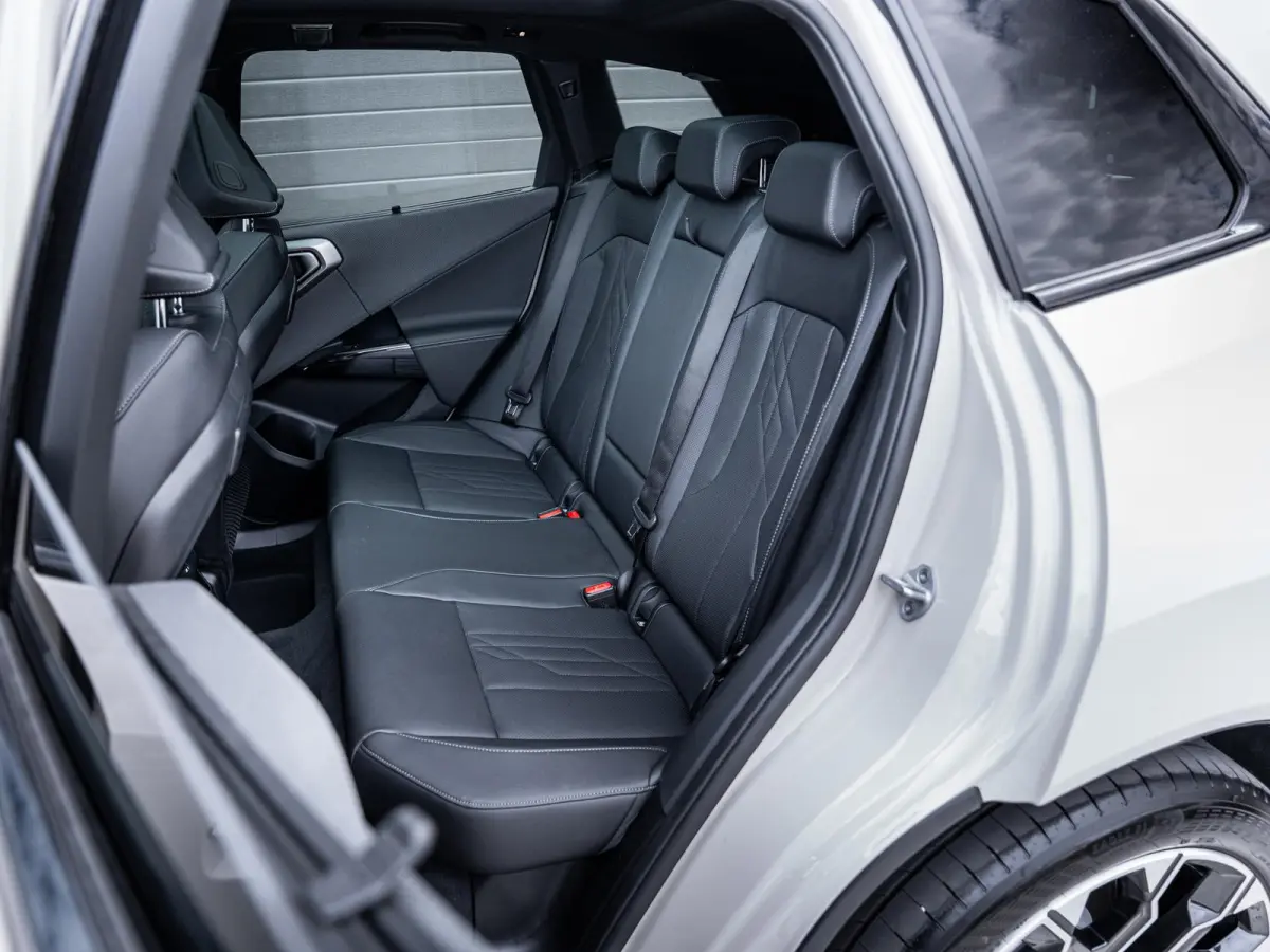 30e xDrive M-Sport l Dune Grey l Pano l Trekhaak l 360cam