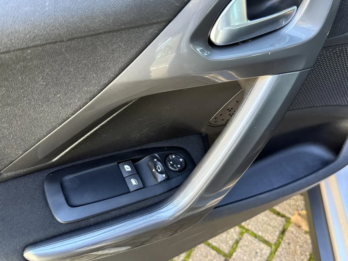 1.2 PureTech 110PK Blue Lion AUTOMAAT | Airconditioning | Navigatie | Electr. ramen | Cruise Control