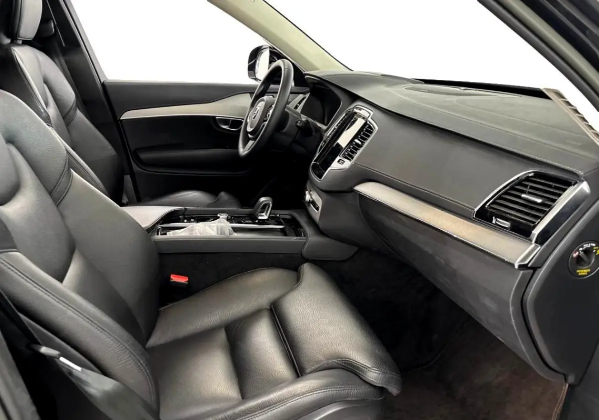 2.0 T8 Recharge AWD Ultimate Bright Luchtvering - Trekhaak - Panoramdak - Adaptieve Cruise Control - Head up - Harman Kardon - Visual Park Assist - Gelamineerde zijruiten - Zongordijnen -