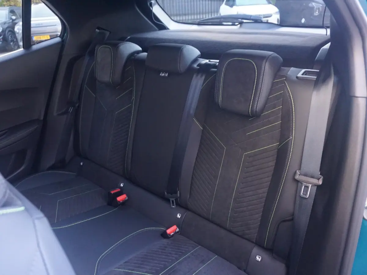 1.2 Hybrid 145 GT Alcantara stoelen