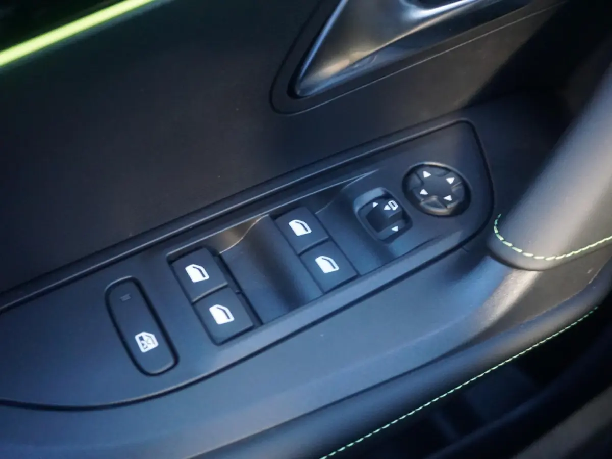 1.2 Hybrid 145 GT Alcantara stoelen