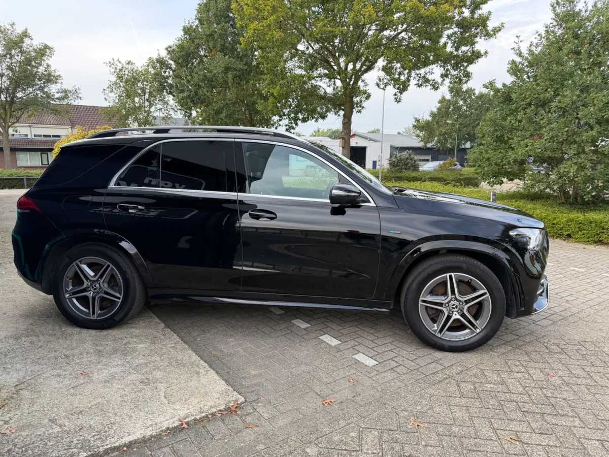 350 e 4MATIC AMG Panoramadak Trekhaak Distronic + 20 inch AMG velgen LED dynamisch 360 camera zwarte hemel