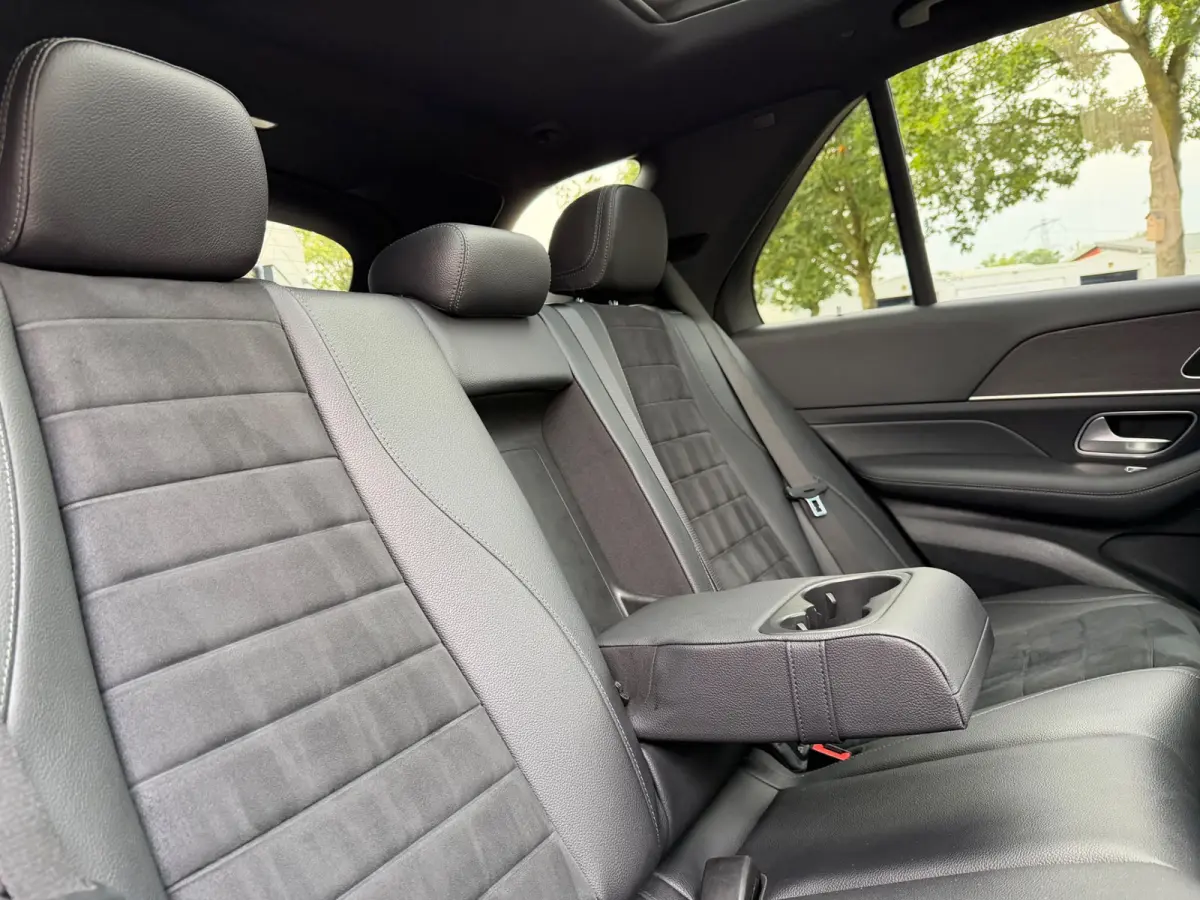 350 e 4MATIC AMG Panoramadak Trekhaak Distronic + 20 inch AMG velgen LED dynamisch 360 camera zwarte hemel