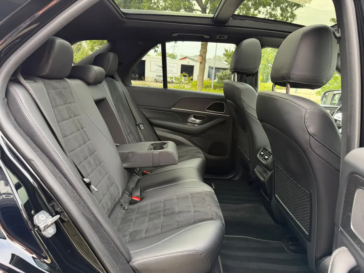 350 e 4MATIC AMG Panoramadak Trekhaak Distronic + 20 inch AMG velgen LED dynamisch 360 camera zwarte hemel