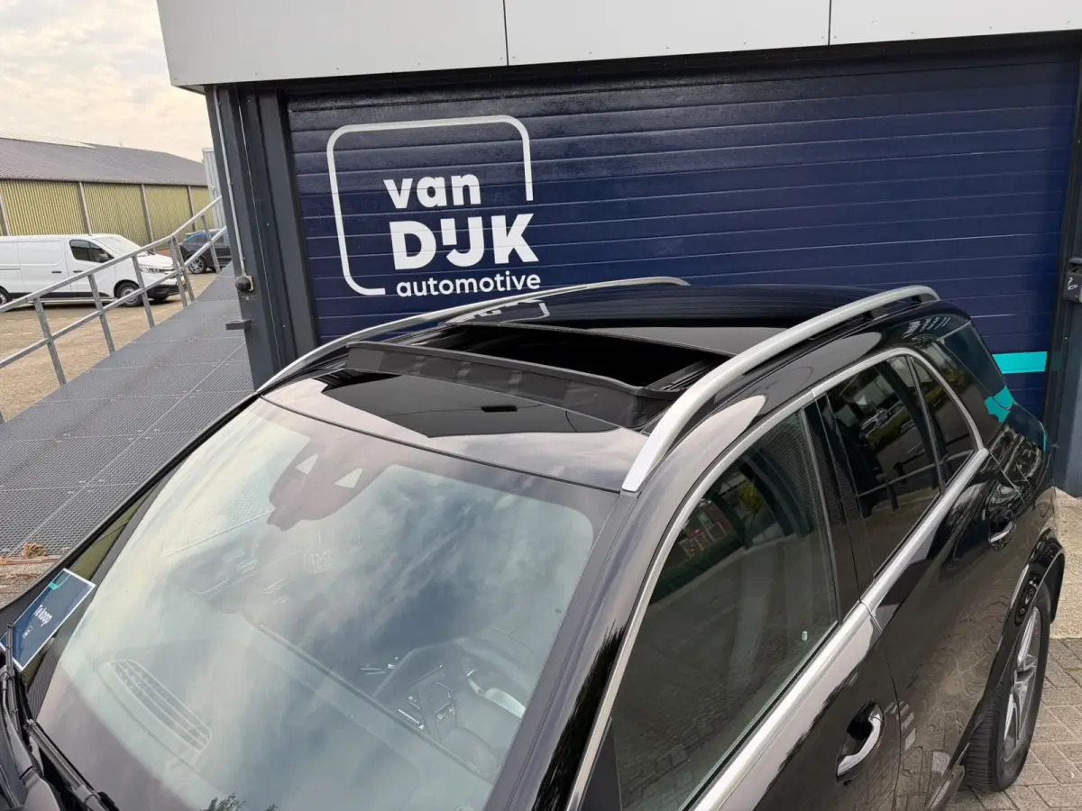 350 e 4MATIC AMG Panoramadak Trekhaak Distronic + 20 inch AMG velgen LED dynamisch 360 camera zwarte hemel