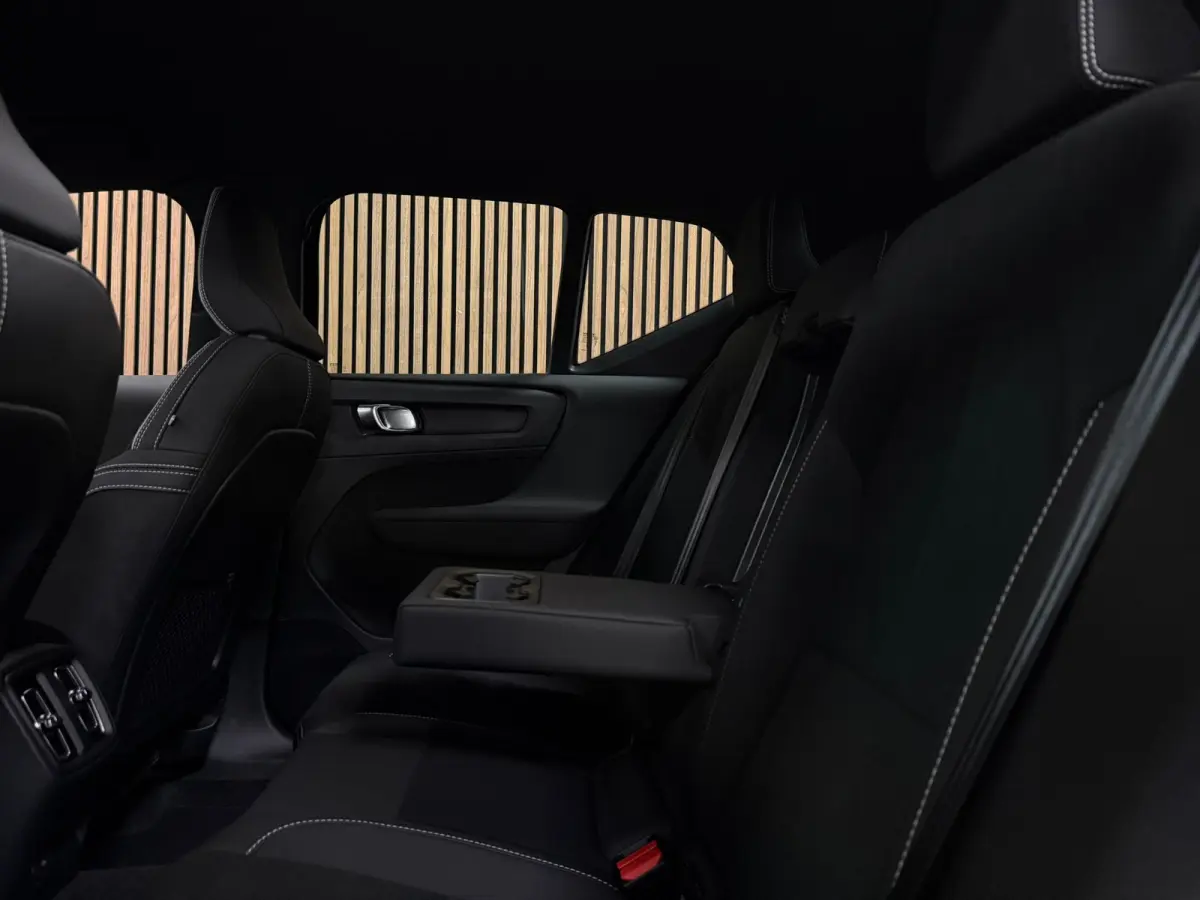 Single Motor Plus 70 kWh | 100% SoH | Adaptieve Cruise Control | Stoel en Stuurwielverwarming | Parkeercamera | Pilot Assist | BLIS Dode Hoek Detectie | Microtech / Alcantara bekleding met w