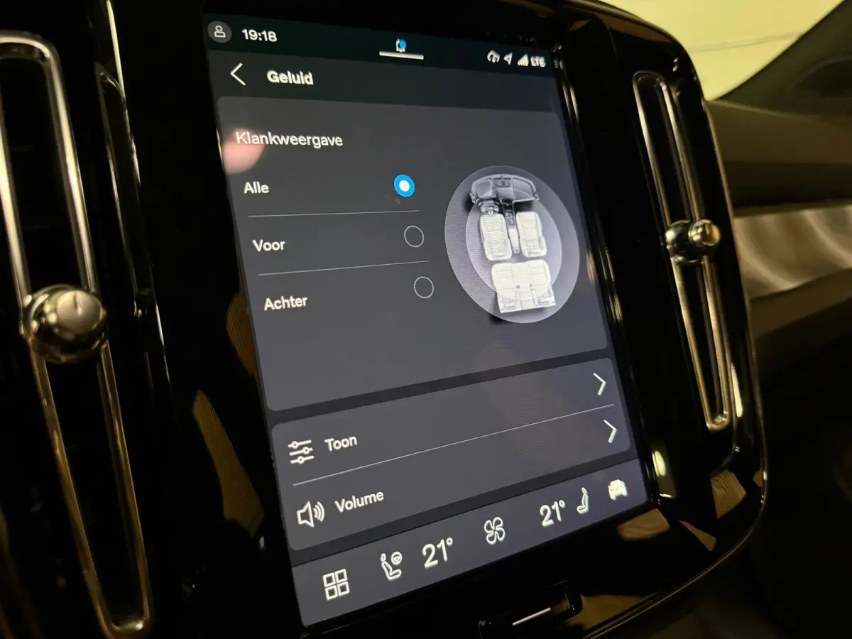 Single Motor Plus 70 kWh | 100% SoH | Adaptieve Cruise Control | Stoel en Stuurwielverwarming | Parkeercamera | Pilot Assist | BLIS Dode Hoek Detectie | Microtech / Alcantara bekleding met w