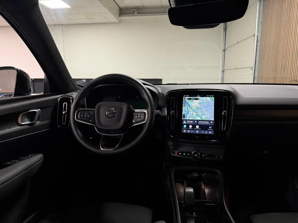 Single Motor Plus 70 kWh | 100% SoH | Adaptieve Cruise Control | Stoel en Stuurwielverwarming | Parkeercamera | Pilot Assist | BLIS Dode Hoek Detectie | Microtech / Alcantara bekleding met w