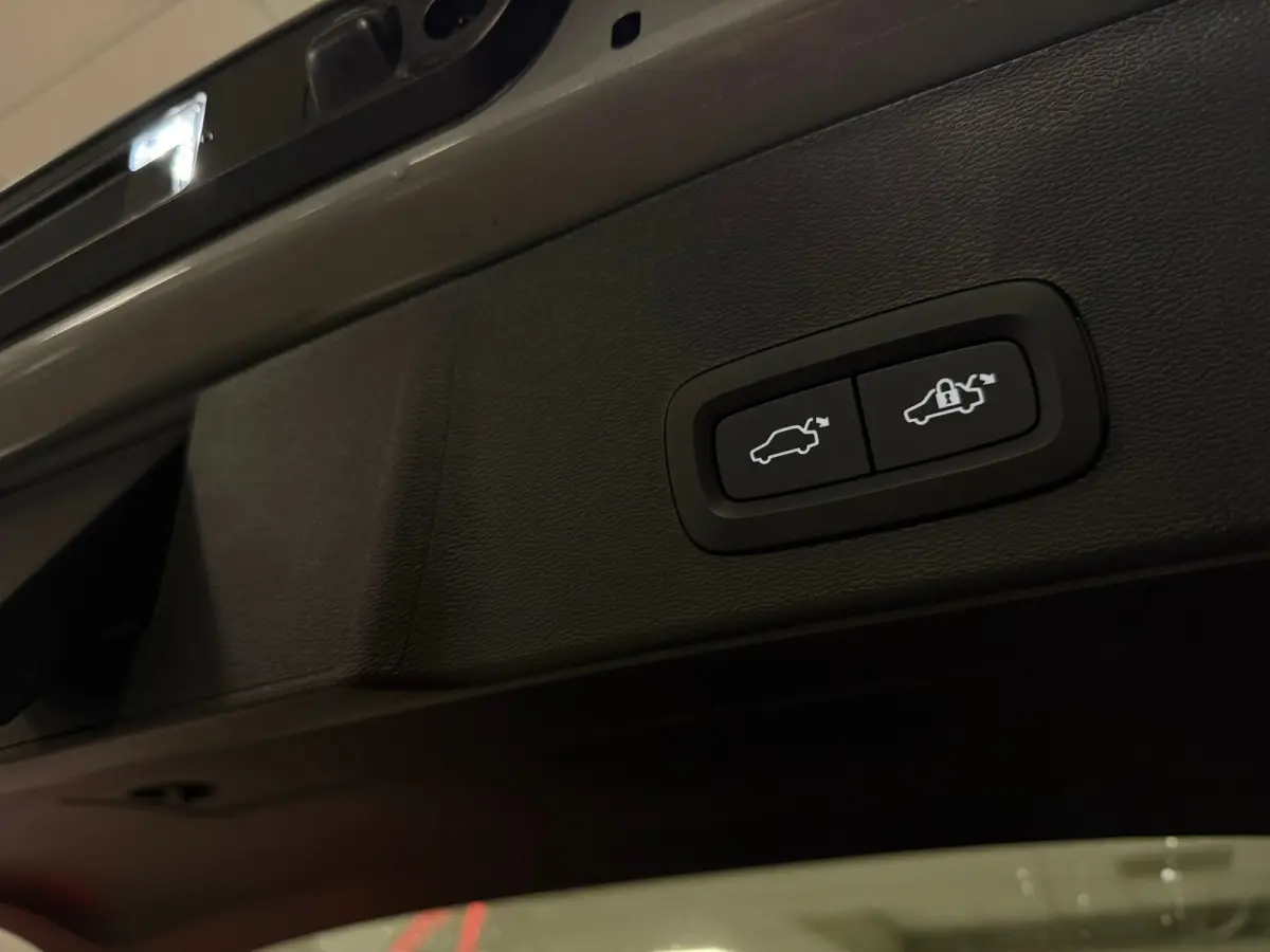 Single Motor Plus 70 kWh | 100% SoH | Adaptieve Cruise Control | Stoel en Stuurwielverwarming | Parkeercamera | Pilot Assist | BLIS Dode Hoek Detectie | Microtech / Alcantara bekleding met w