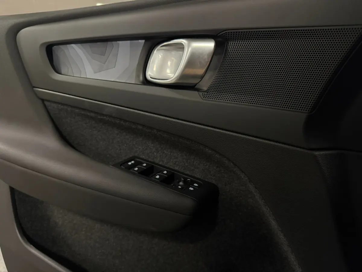 Single Motor Plus 70 kWh | 100% SoH | Adaptieve Cruise Control | Stoel en Stuurwielverwarming | Parkeercamera | Pilot Assist | BLIS Dode Hoek Detectie | Microtech / Alcantara bekleding met w
