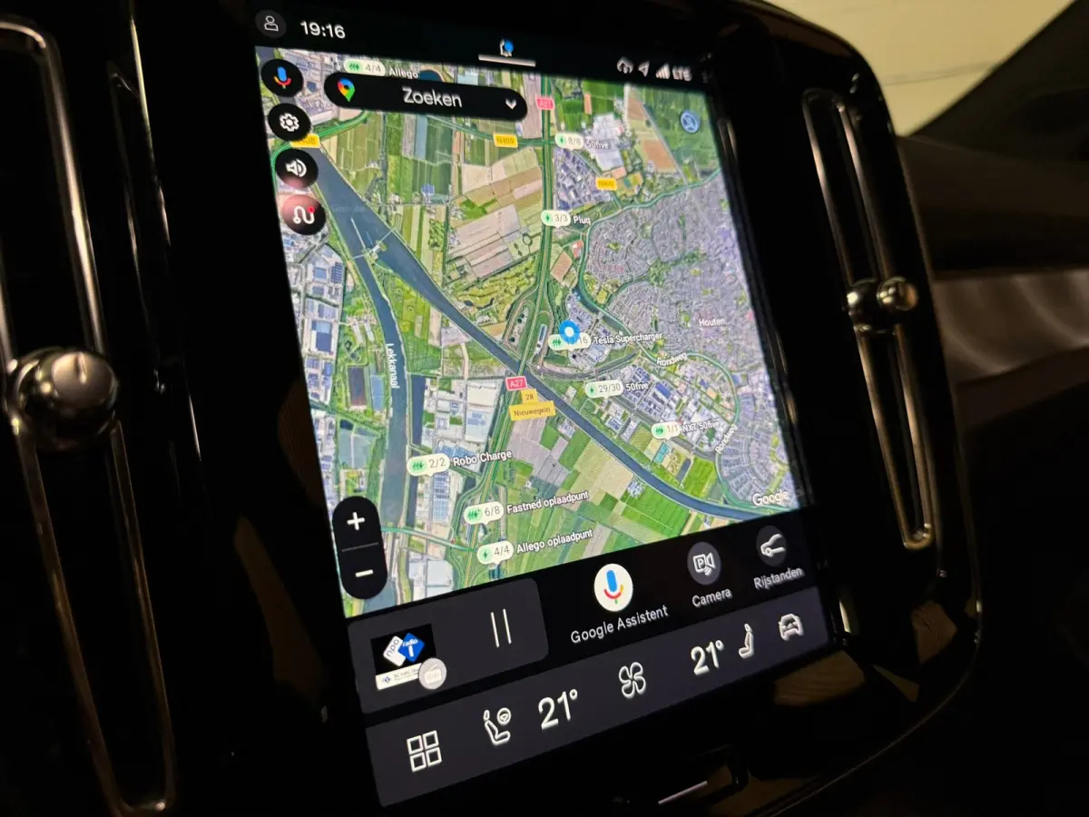 Single Motor Plus 70 kWh | 100% SoH | Adaptieve Cruise Control | Stoel en Stuurwielverwarming | Parkeercamera | Pilot Assist | BLIS Dode Hoek Detectie | Microtech / Alcantara bekleding met w