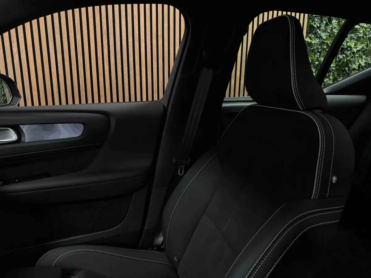 Single Motor Plus 70 kWh | 100% SoH | Adaptieve Cruise Control | Stoel en Stuurwielverwarming | Parkeercamera | Pilot Assist | BLIS Dode Hoek Detectie | Microtech / Alcantara bekleding met w