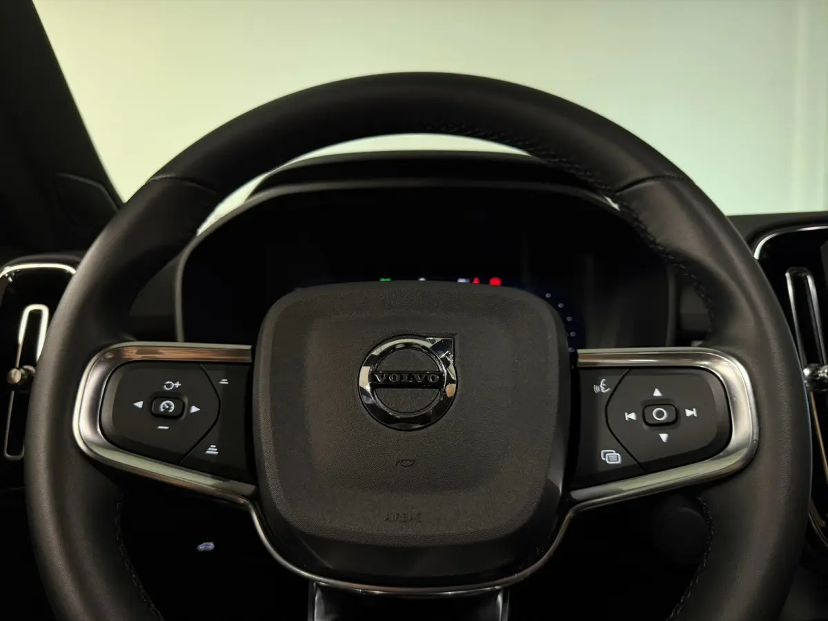 Single Motor Plus 70 kWh | 100% SoH | Adaptieve Cruise Control | Stoel en Stuurwielverwarming | Parkeercamera | Pilot Assist | BLIS Dode Hoek Detectie | Microtech / Alcantara bekleding met w