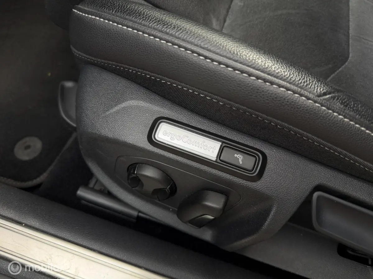 2.0 TSI Business R Exclusive|Pano|Massage|Lane assist|Elektrische kofferklep|Virtual Dashboard|Sfeerverlichting|