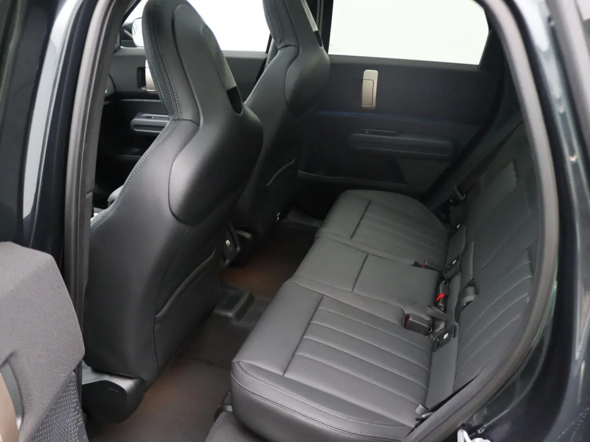 C John Cooper Works + Pakket L + Glazen panoramadak + Driving Assistant Plus + Harman Kardon + Comfort Access + 19''