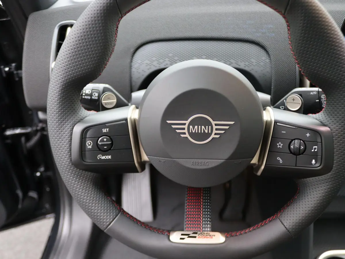 C John Cooper Works + Pakket L + Glazen panoramadak + Driving Assistant Plus + Harman Kardon + Comfort Access + 19''