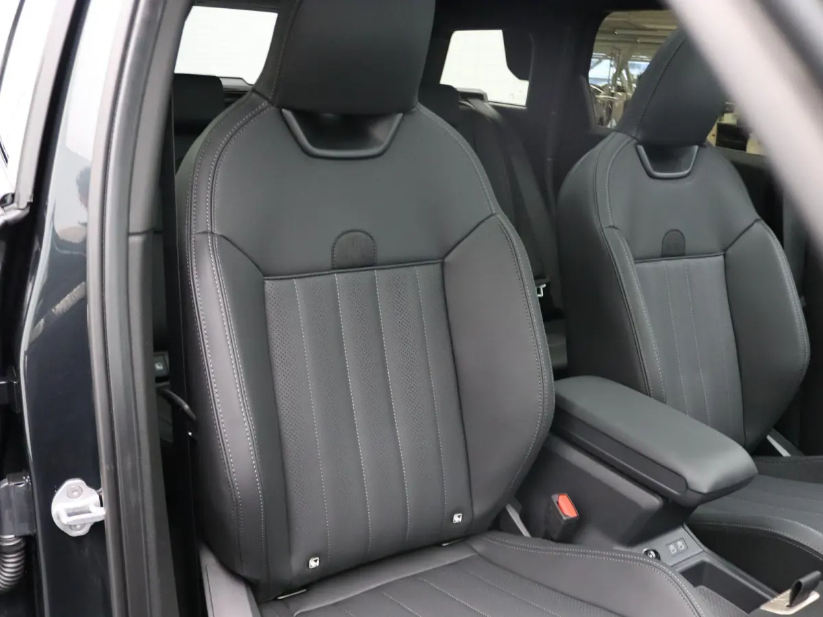 C John Cooper Works + Pakket L + Glazen panoramadak + Driving Assistant Plus + Harman Kardon + Comfort Access + 19''
