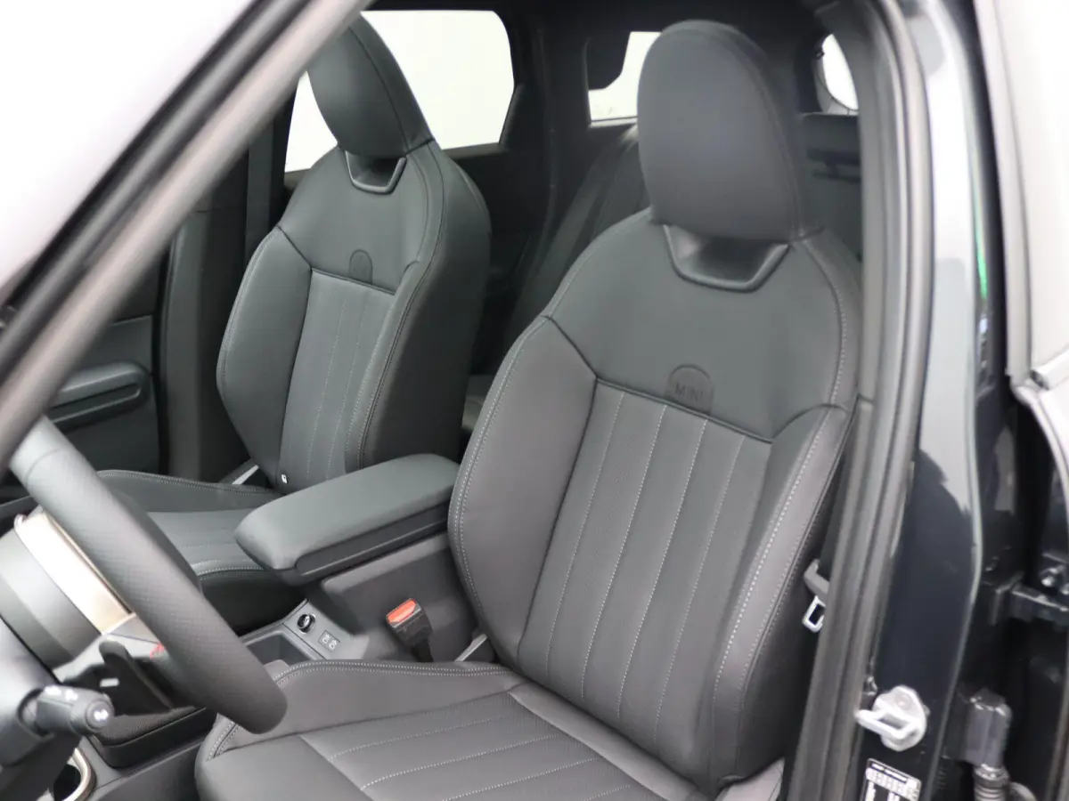 C John Cooper Works + Pakket L + Glazen panoramadak + Driving Assistant Plus + Harman Kardon + Comfort Access + 19''