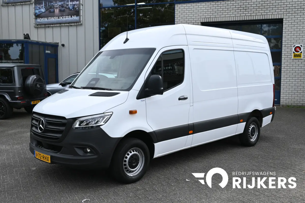 317 CDI L2H2 Pro LED, Geveerde stoel, Navigatie met camera