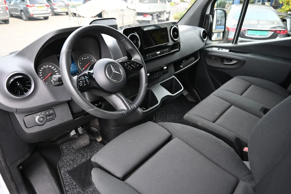 317 CDI L2H2 Pro LED, Geveerde stoel, Navigatie met camera