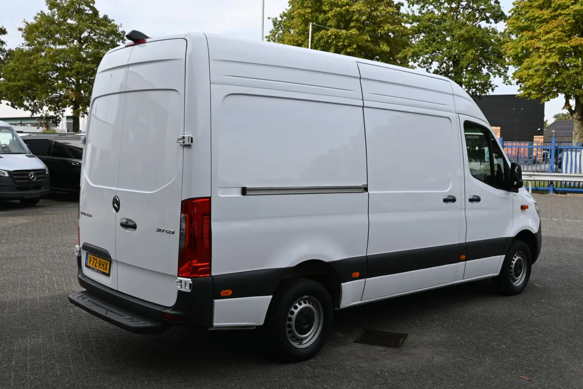 317 CDI L2H2 Pro LED, Geveerde stoel, Navigatie met camera