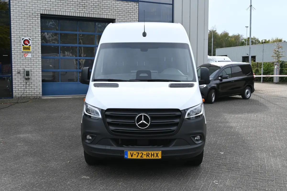 317 CDI L2H2 Pro LED, Geveerde stoel, Navigatie met camera
