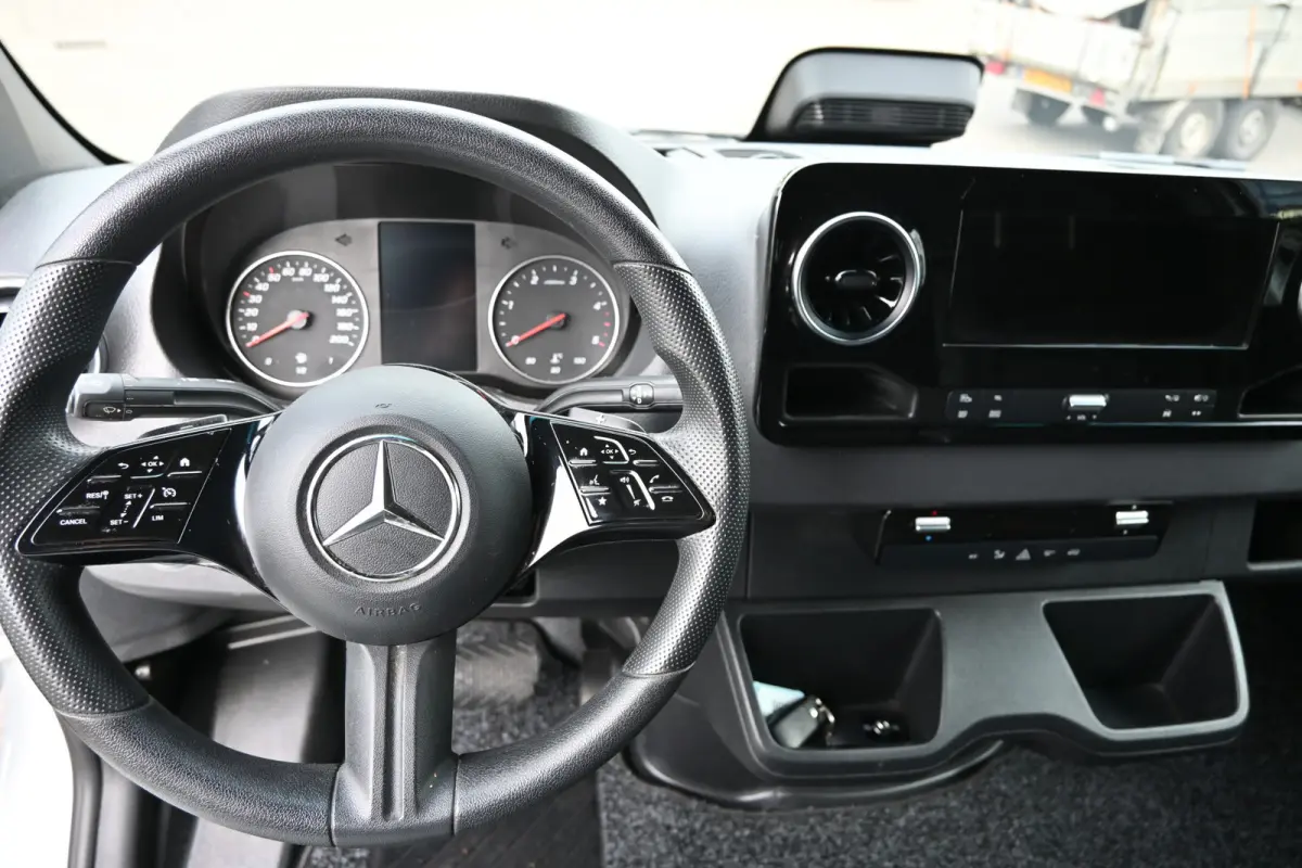 317 CDI L2H2 Pro LED, Geveerde stoel, Navigatie met camera